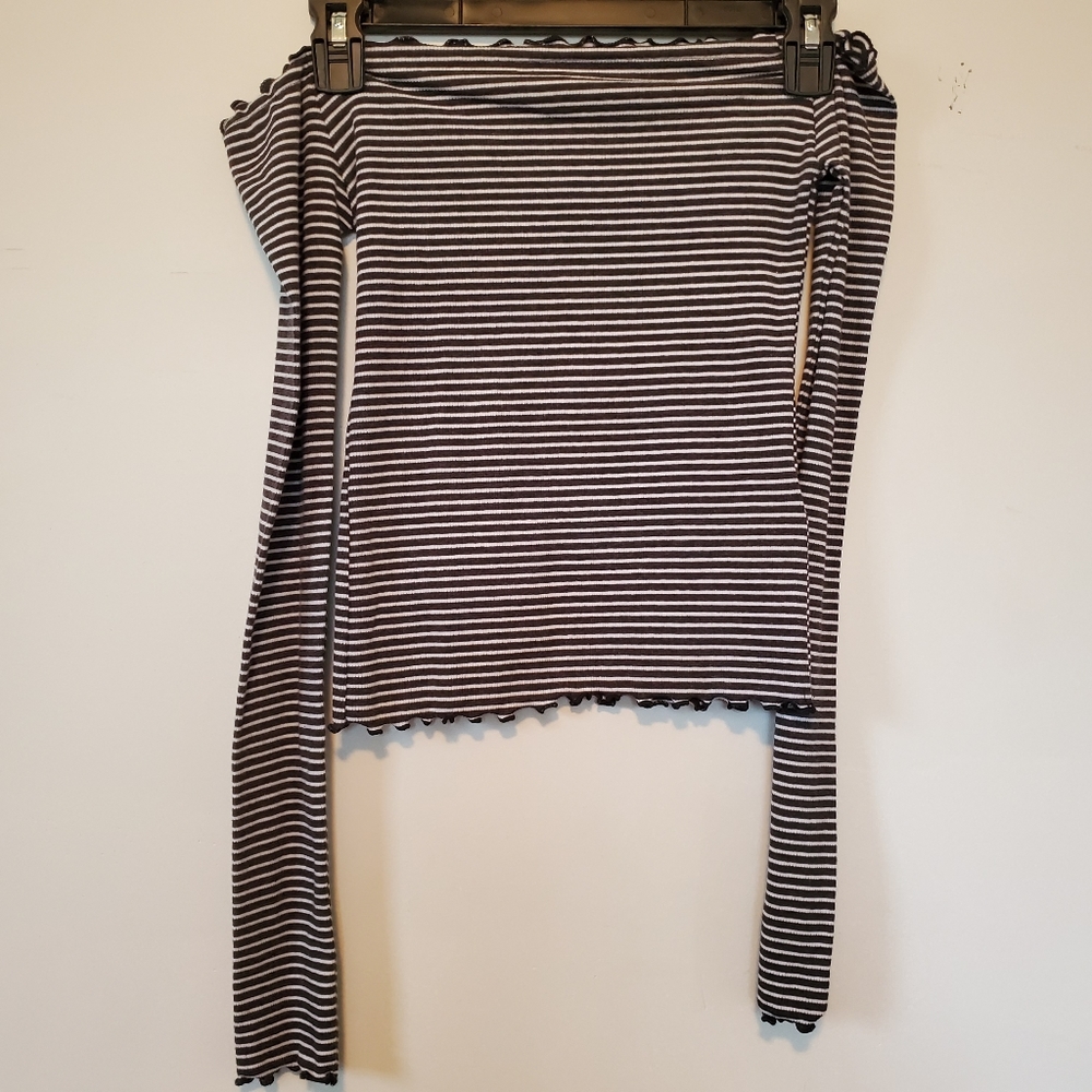 Hollister off the shoulder long sleeve t-shirt, s